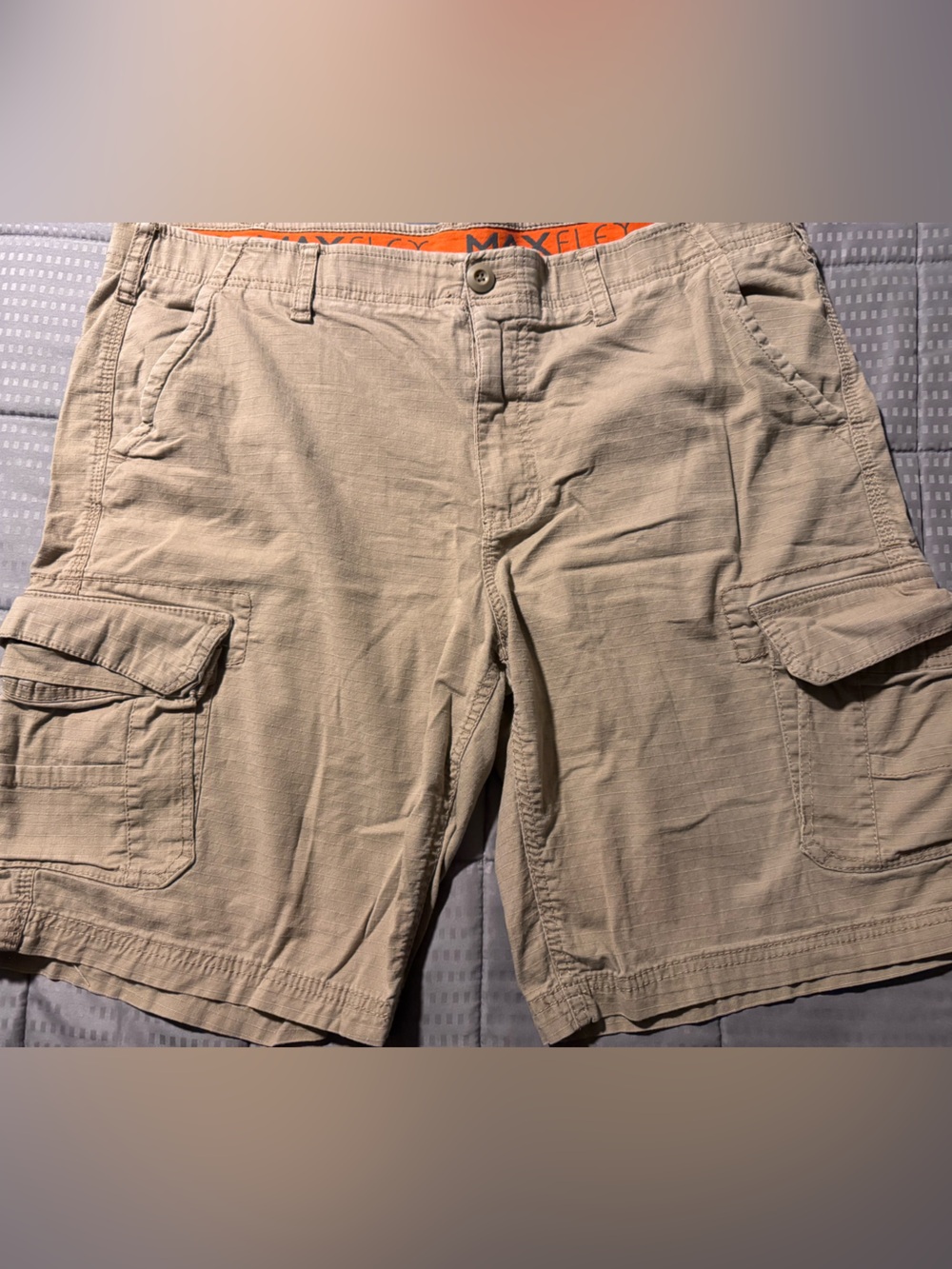 Excellent condition urban pipeline Khaki Cargo Shorts with MaxFlex Waistband